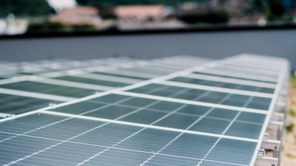 Fotovoltaico industriale: perché oggi è un investimento strategico per le aziende 1 Fotovoltaico industriale: perché oggi è un investimento strategico per le aziende 4 12