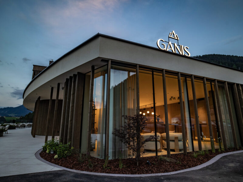 WESTSIDERS_JV_2026_07_Ganis Resort Opening_300dpi-50